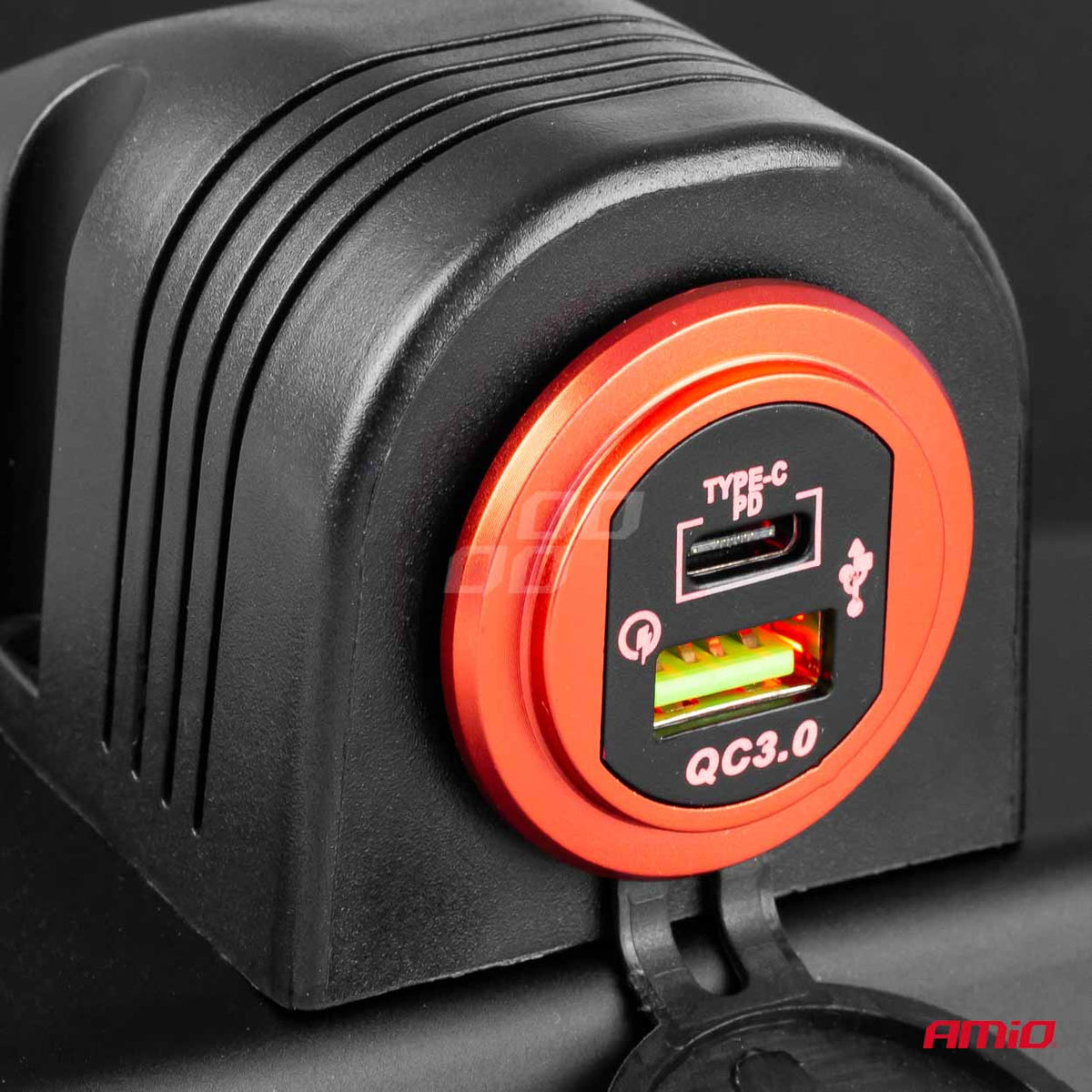 CHARGEUR ETANCHE AVEC VOLTMETRE USB + USB-C AMIO