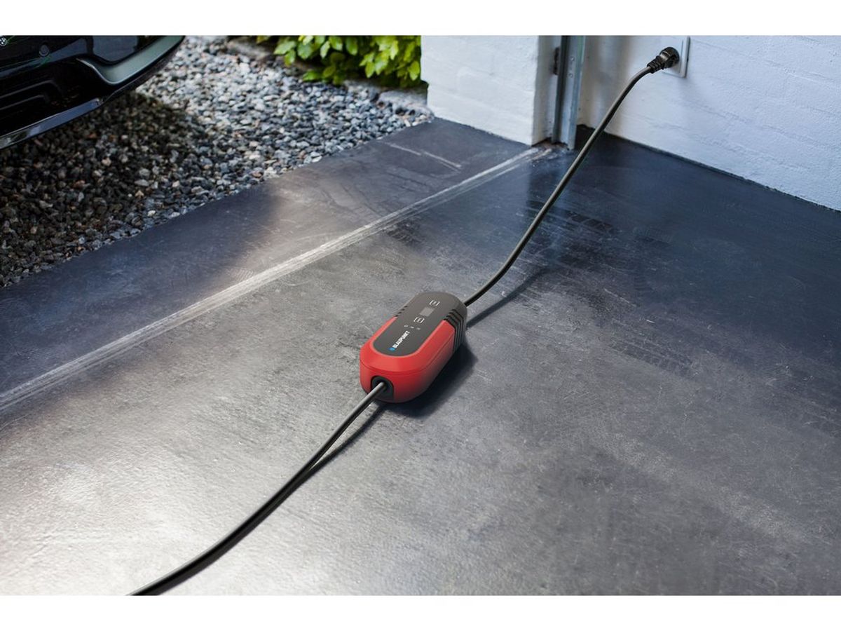 CHARGEUR PORTABLE 230V CABLE 8 METRES POUR VEHICULE ELECTRIQUE 8-16AMP MONO