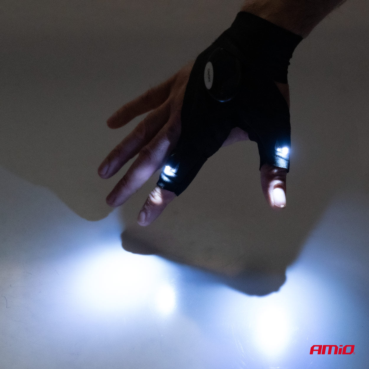 GANTS (X2) ETANCHES AVEC ECLAIRAGE LED INTEGRE (PILE CR2016 FOURNIE) AMIO
